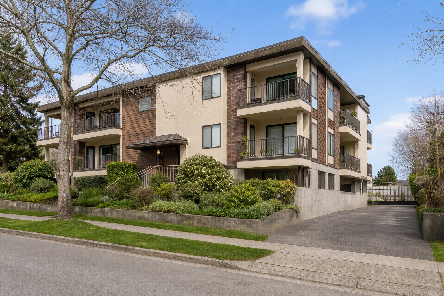 original architectural daylight interpretation of Royal Oak Apartments at 5155 Imperial Street